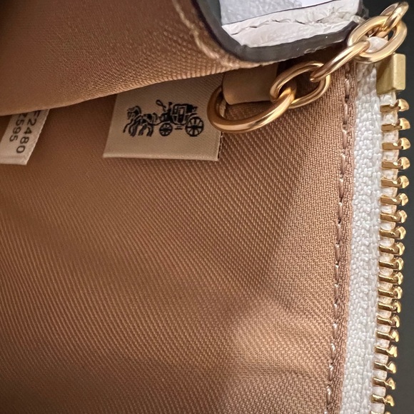 Coach gorgeous, NWT, Floral ID card case with split key ring in Gold/Chalk Multi - Picture 8 of 12